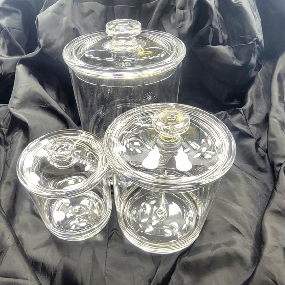 Set of 3 Plastic Jars with Lids! - Picture 2 of 2